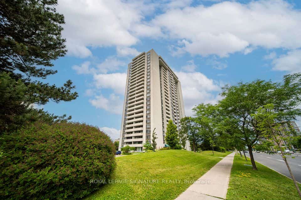 3300 Don Mills Road #1506, Toronto, ON M2J 4X7