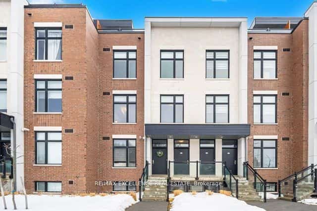 9560 Islington Avenue S #214, Vaughan, ON L4H 5E8