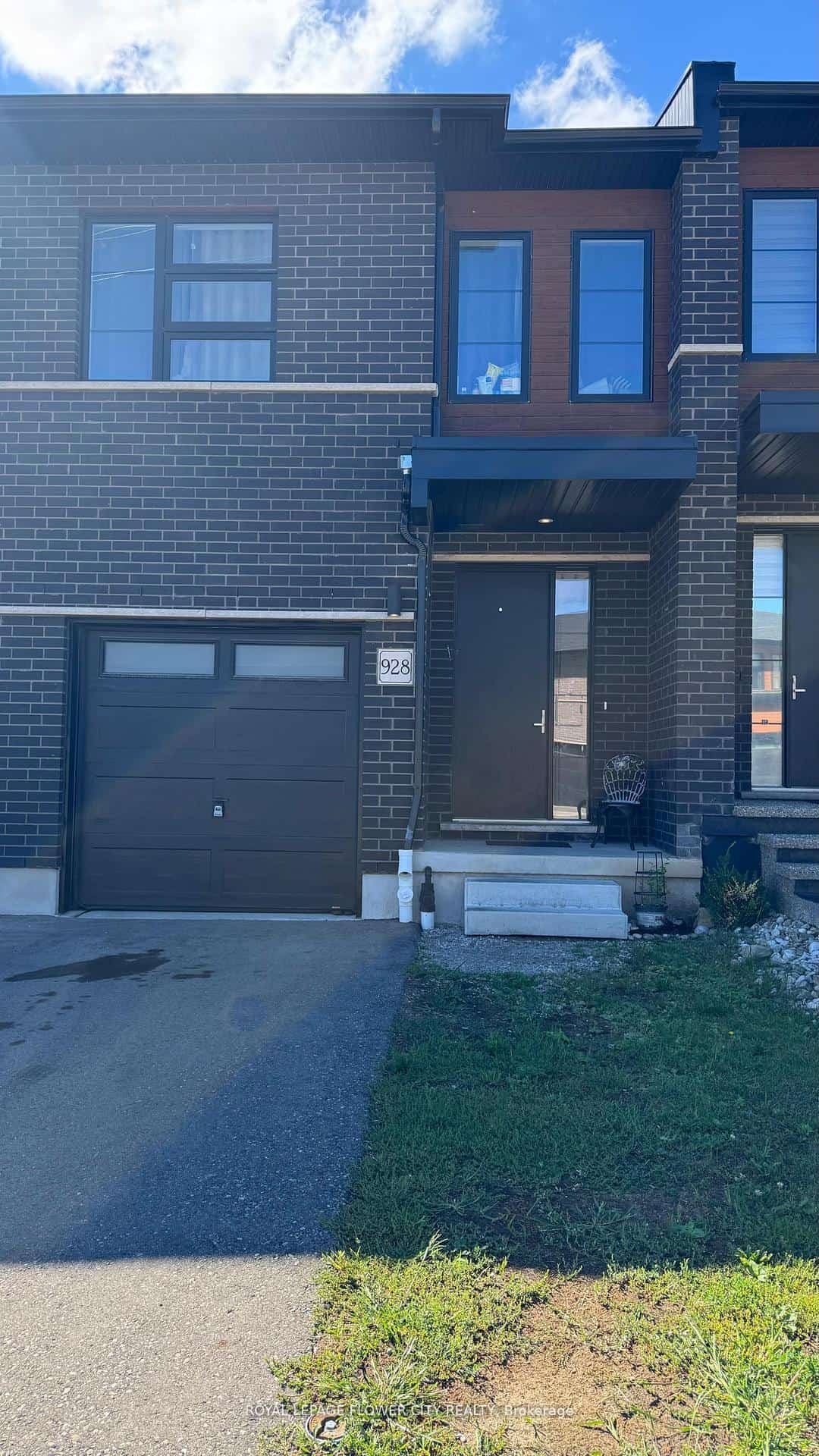 928 Robert Ferrie Drive, Kitchener, ON N2R 0P9