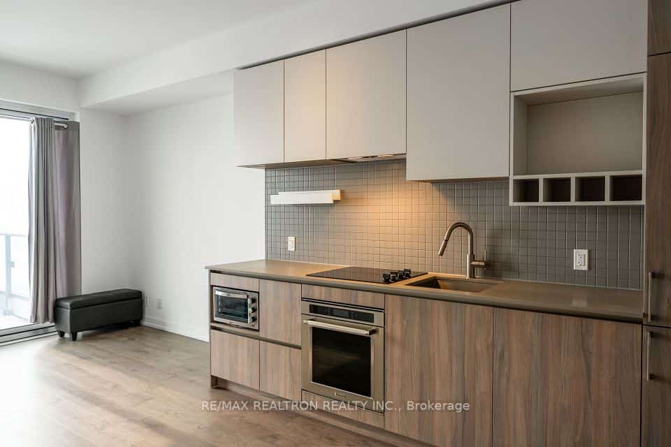 950 Portage Parkway #5208, Vaughan, ON L4K 0J7