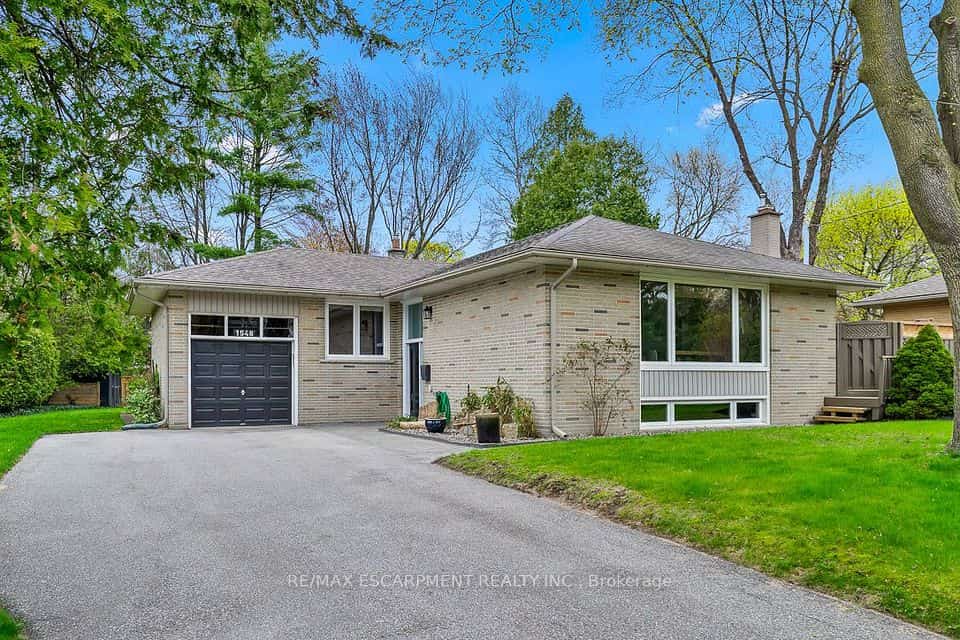 1548 Wembury Road, Mississauga, ON L5J 2L9