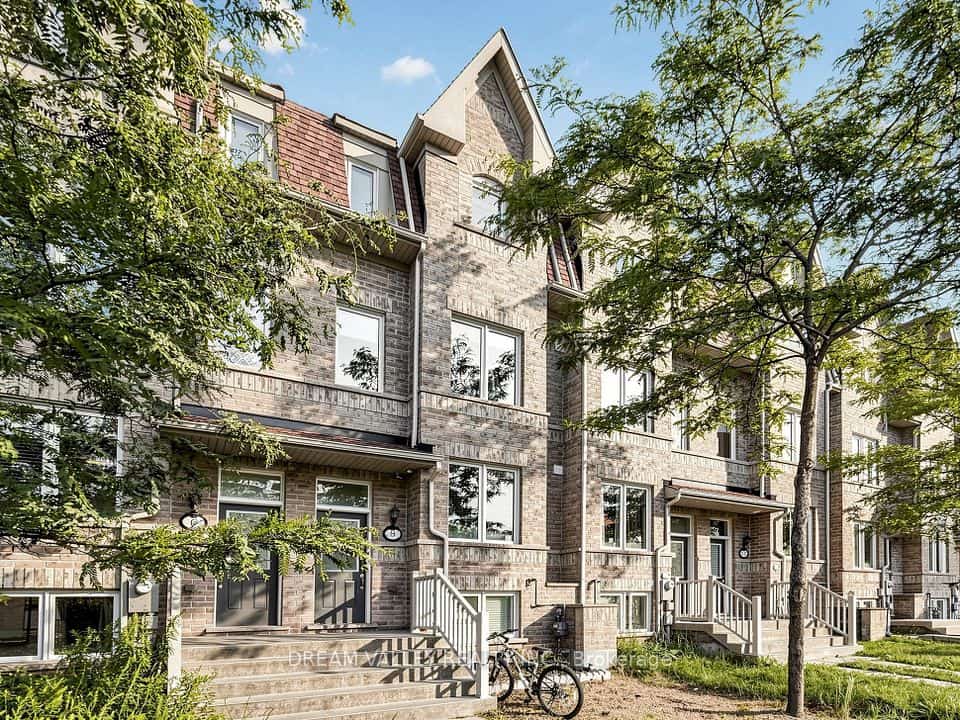 8 Zezel Way, Toronto, ON M1P 0C3