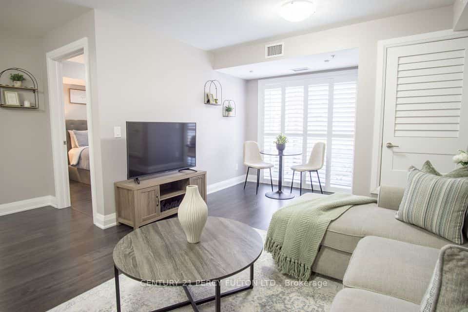 481 Rupert Avenue #201, Whitchurch-Stouffville, ON L4A 1Y7