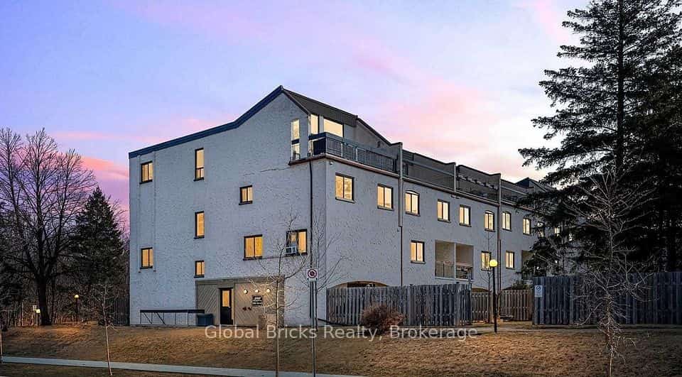 1066 FALGARWOOD Drive #165, Oakville, ON L6H 2P3