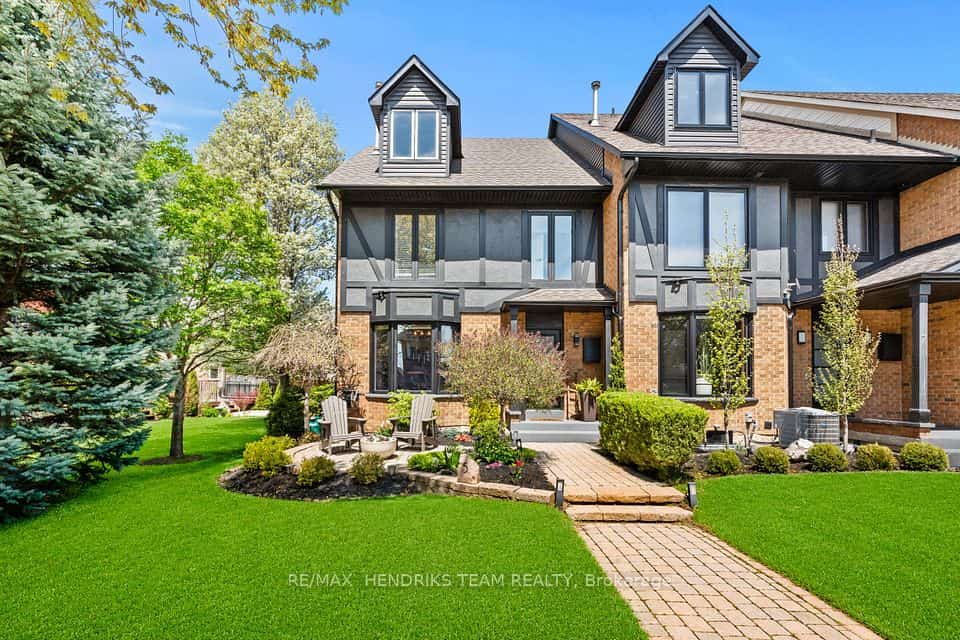 5 Harbour Drive, Hamilton, ON L8E 4Z4