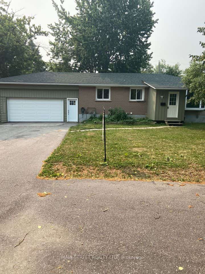 329 James Street E, Orillia, ON L3V 1M4
