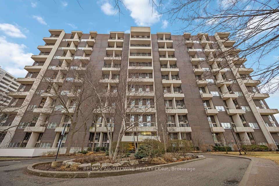 60 Southport Street #808, Toronto, ON M6S 3N4