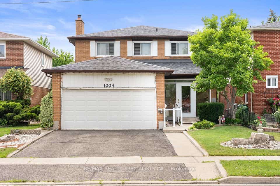 1004 Queensbridge Drive, Mississauga, ON L5C 3R1