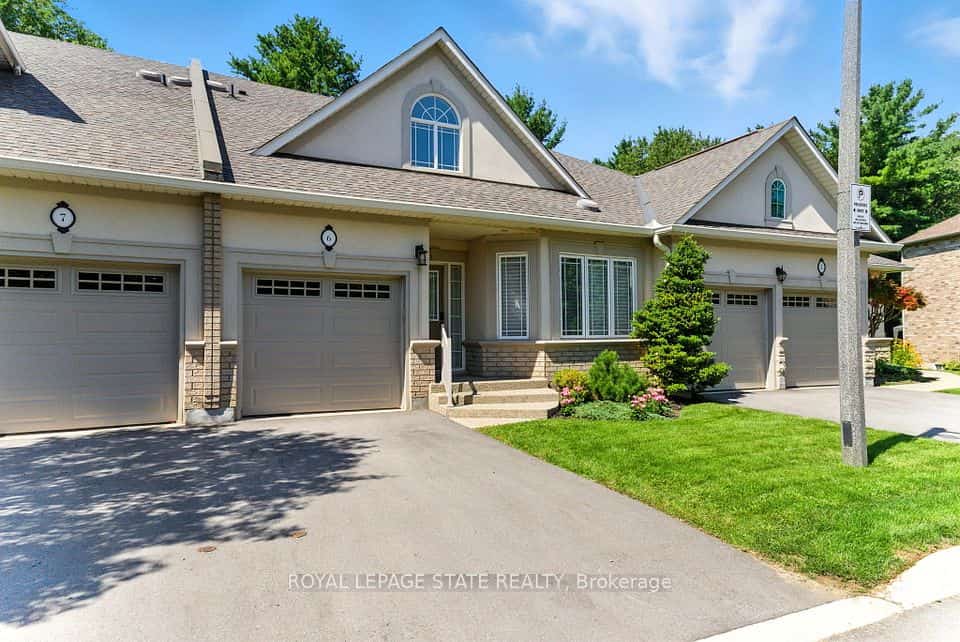 40 Wesleyan Court #6, Hamilton, ON L9G 5C7