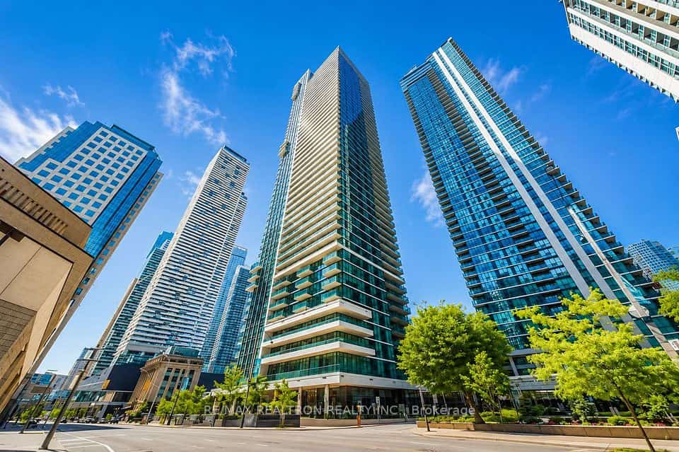 33 Bay Street #4605, Toronto, ON M5J 2Z3