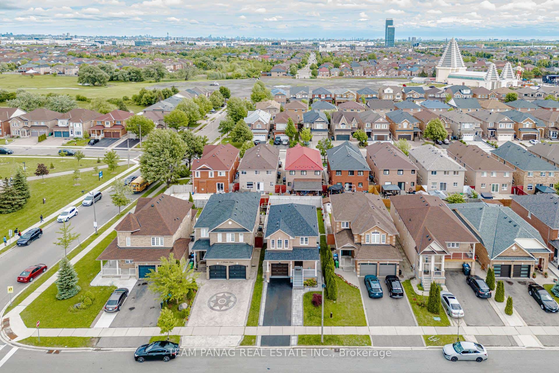 5 Denim Drive, Brampton, ON L6P 1K4