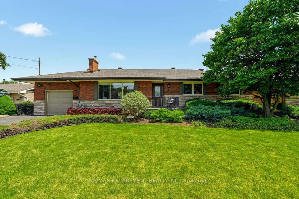 27 Brentwood Drive, Hamilton, ON L8G 2W9