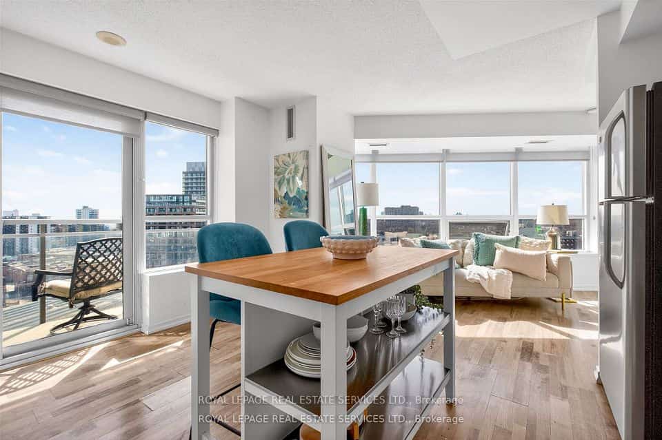 38 Joe Shuster Way #1318, Toronto, ON M6K 0A5