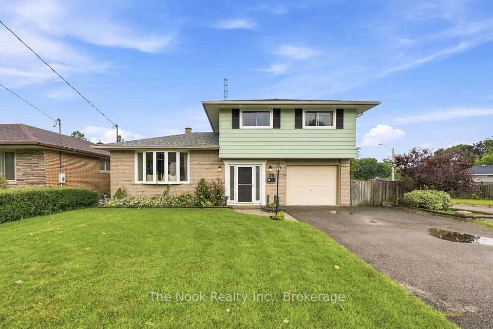 40 Keewatin Street S, Oshawa, ON L1H 6Z1