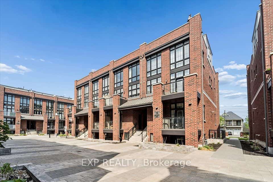 15 Whitaker Way #322, Whitchurch-Stouffville, ON L4A 0W5