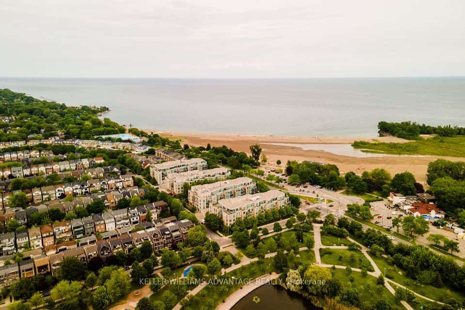9 Boardwalk Drive #321, Toronto, ON M4L 6T1
