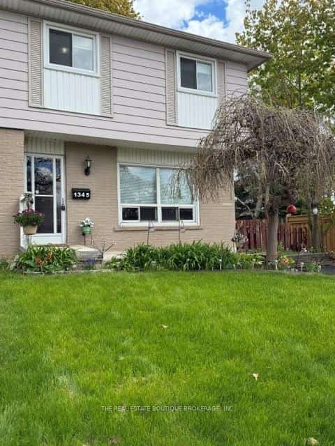1345 Colonsay Drive E, Burlington, ON L7P 2T6