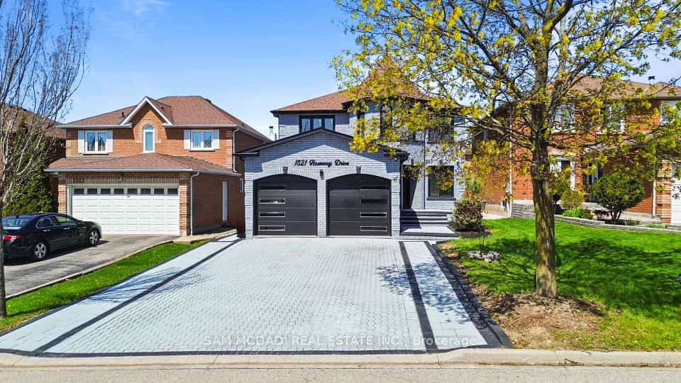 1521 Roseway Drive, Mississauga, ON L5M 5M5