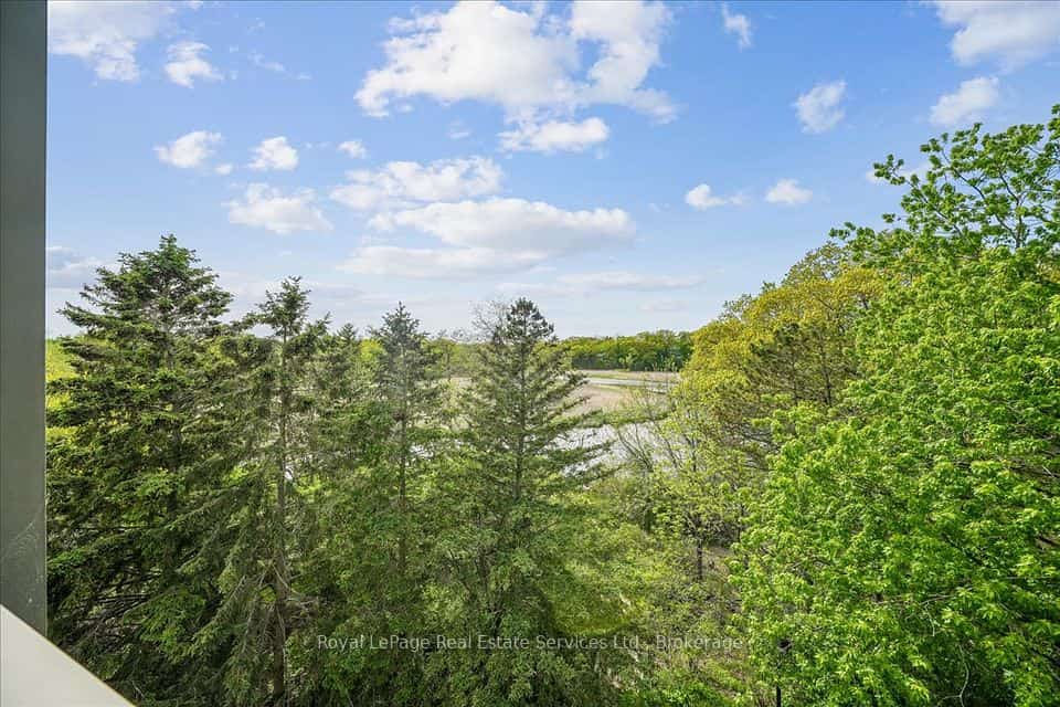 2511 Lakeshore Road W #405, Oakville, ON L6L 6L9