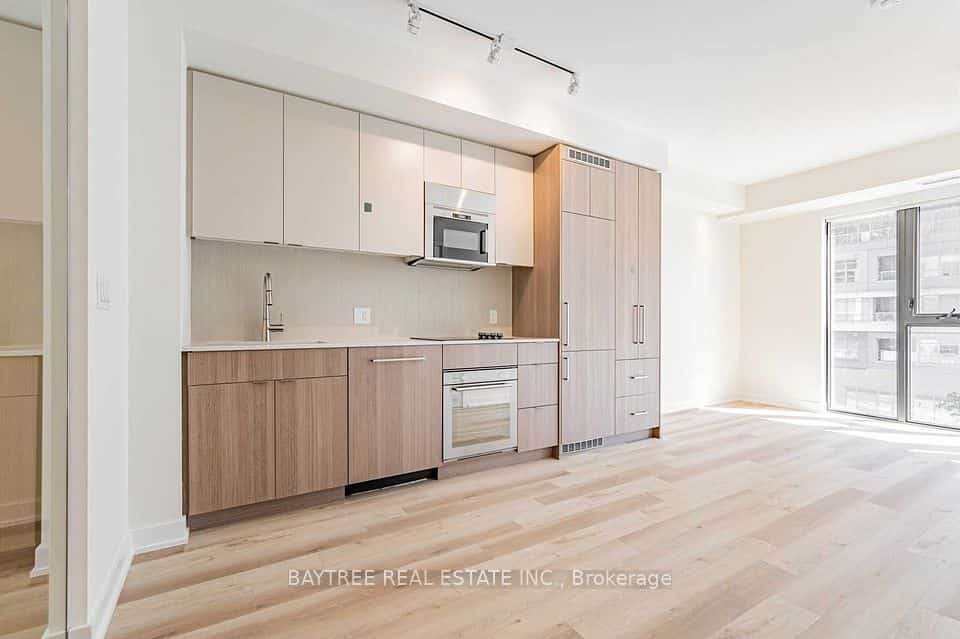 840 St Clair Avenue W #414, Toronto, ON M6C 1C1