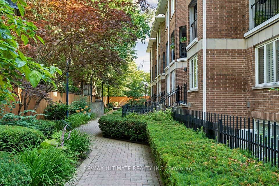 217 St. George Street #25, Toronto, ON M5R 3S7