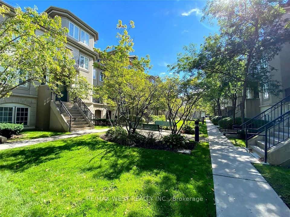 108 Finch Avenue W #A21, Toronto, ON M2N 6W6