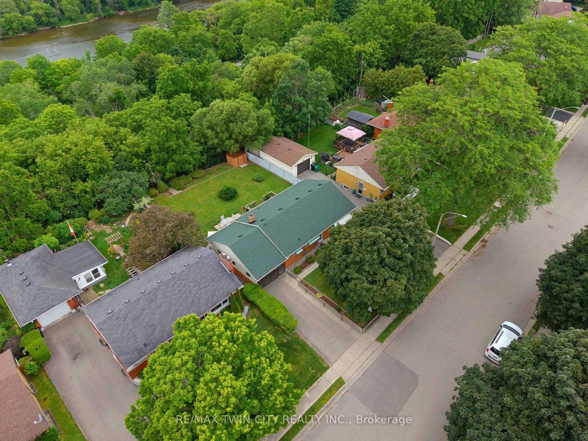 42 Highman Avenue, Cambridge, ON N1R 3L7