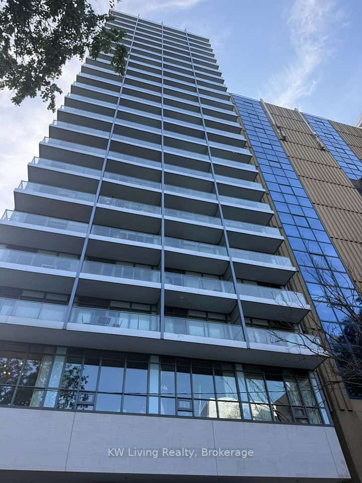210 Simcoe Street #2009, Toronto, ON M5T 0A9
