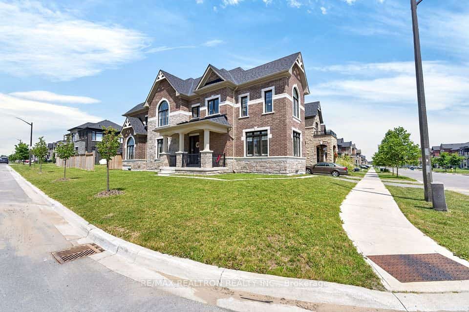 40 Auckland Drive, Whitby, ON L1P 0G7