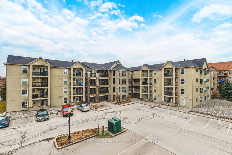 1451 Walkers Line, Burlington
