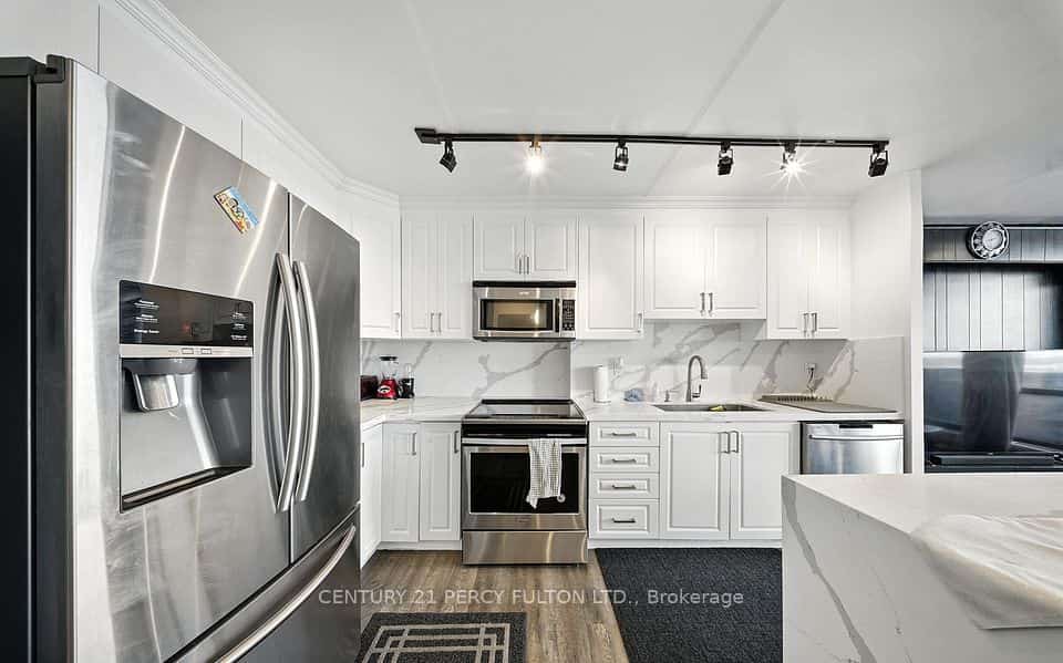 2 Glamorgan Avenue #1212, Toronto, ON M1P 2M8