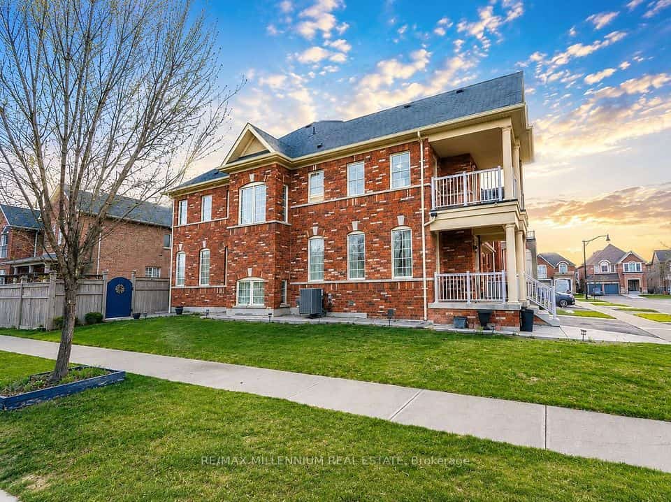 8 Zelda Road, Brampton, ON L6R 0B3