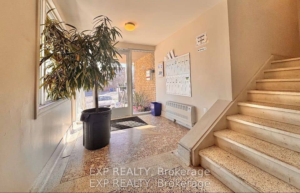 5 Paisley Boulevard E, Mississauga