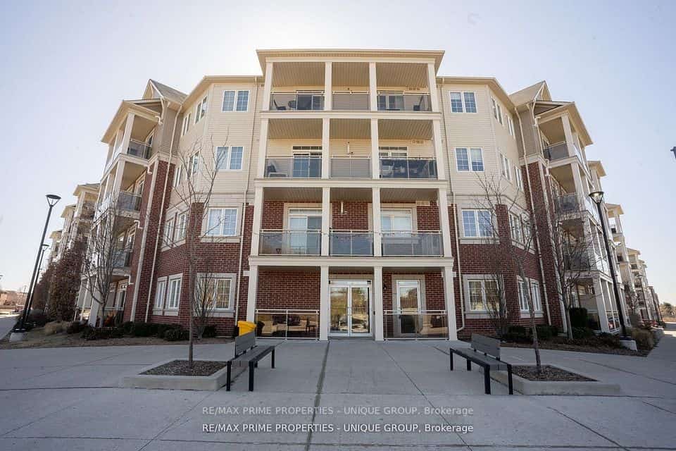 80 Aspen Springs Drive #315, Clarington, ON L1C 4Y2