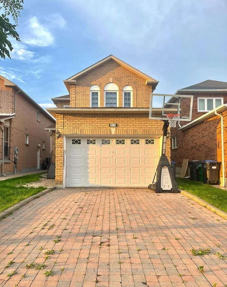 215 Kingknoll Drive, Brampton, ON L6Y 4X4