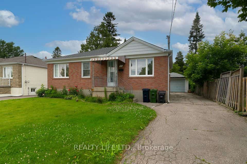 24 Battersea Crescent, Toronto, ON M6L 1G8