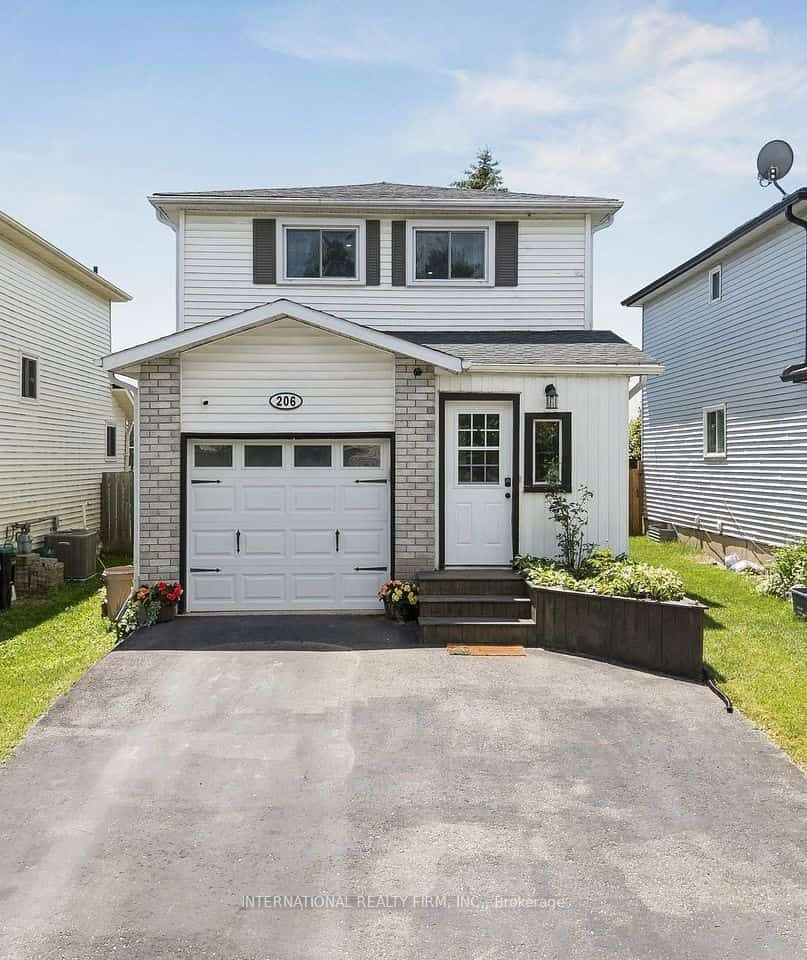 206 Hickling Trail, Barrie, ON L4M 5W4