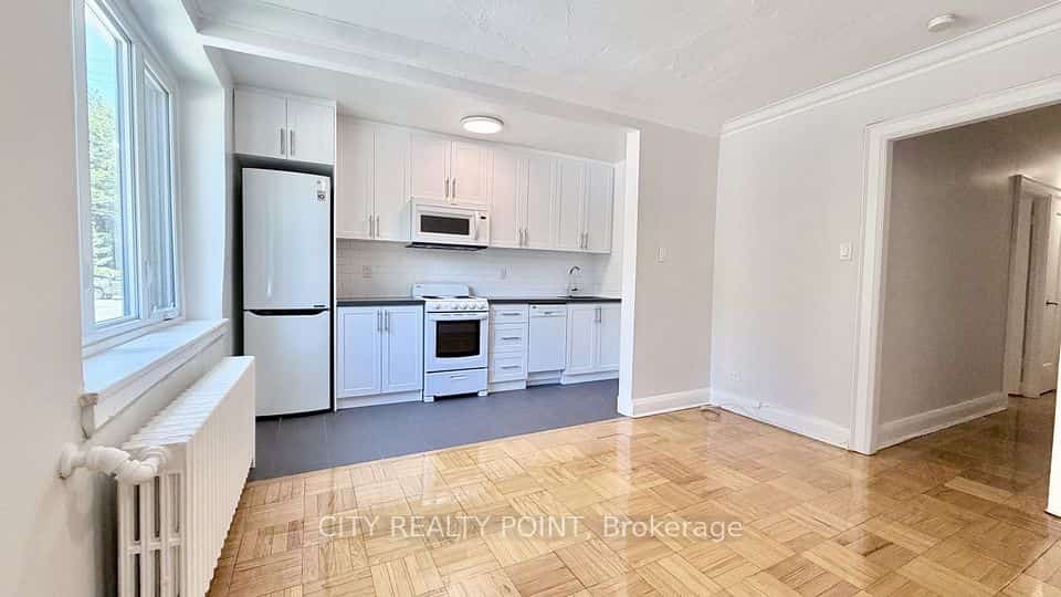 396 Avenue Road #218, Toronto, ON M4V 2H4