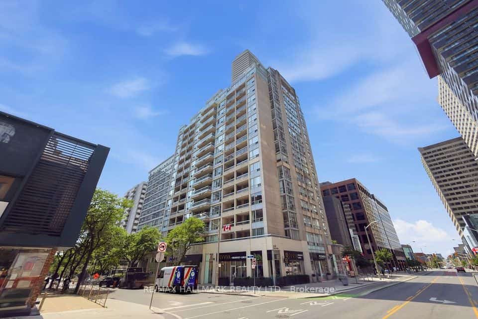 43 Eglinton Avenue East Condos, Toronto