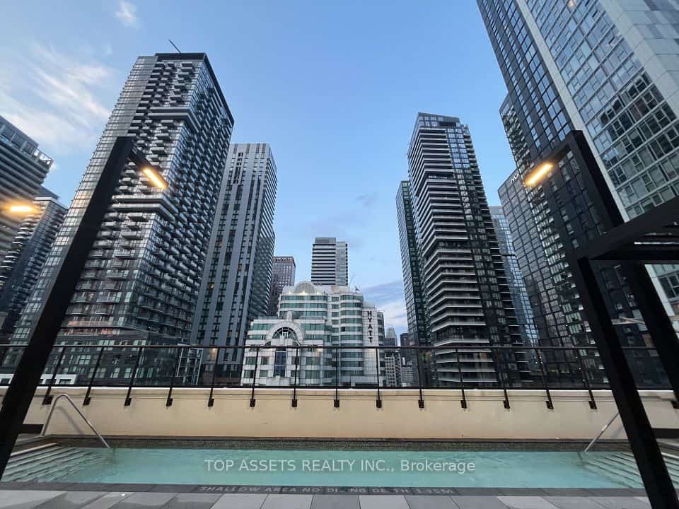 400 King Street W #608, Toronto, ON M5V 0X8