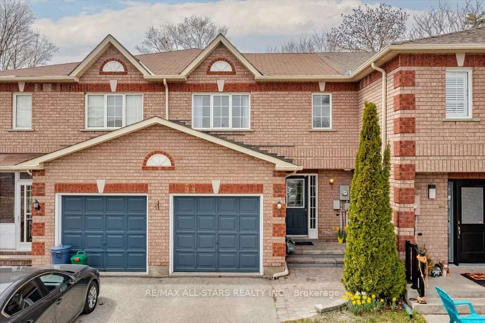 32 Lancaster Court, Georgina, ON L4P 4A1