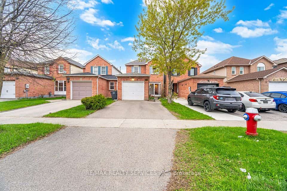 37 Solway Avenue, Brampton, ON L6Z 4E4