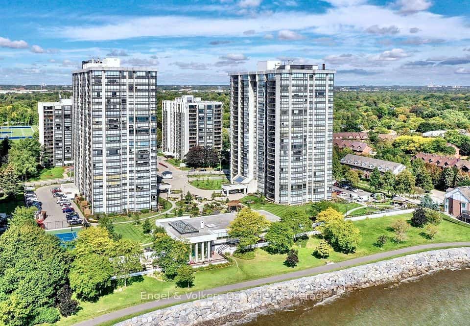 2180 Marine Drive #205, Oakville, ON L6L 5V2