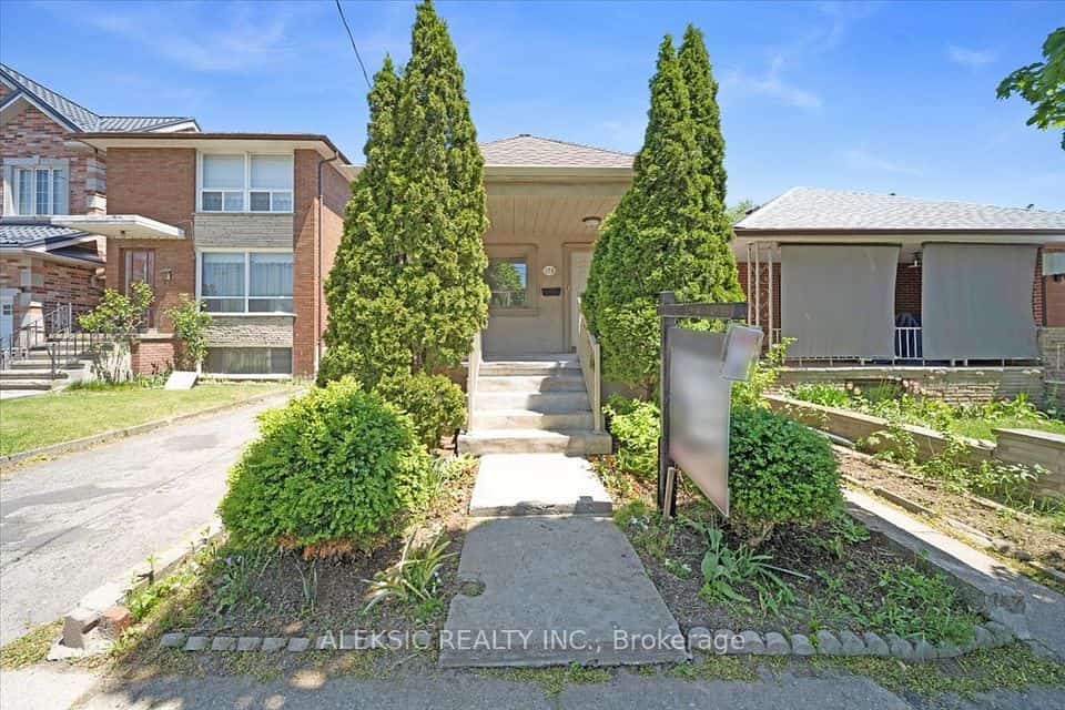 179 Thirtieth Street, Toronto, ON M8W 3C6