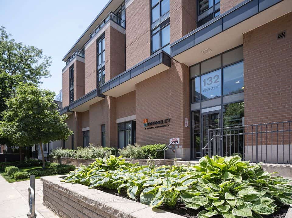 132 Berkeley Street #204, Toronto, ON M5A 2W9