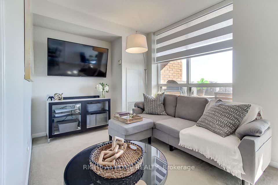 1140 Parkwest Place #1002, Mississauga, ON L5E 3K9
