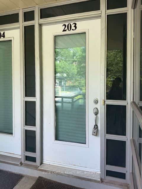 31 Olive Avenue #203, Toronto, ON M2N 4N4