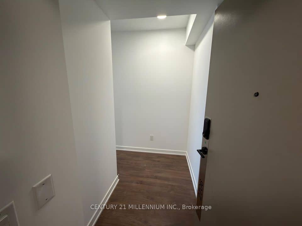 5015 Hurontario Street, Mississauga