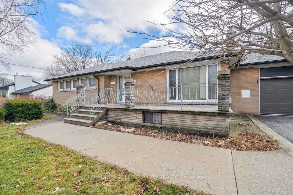 51 Hillside Avenue, Vaughan, ON L4K 1X1
