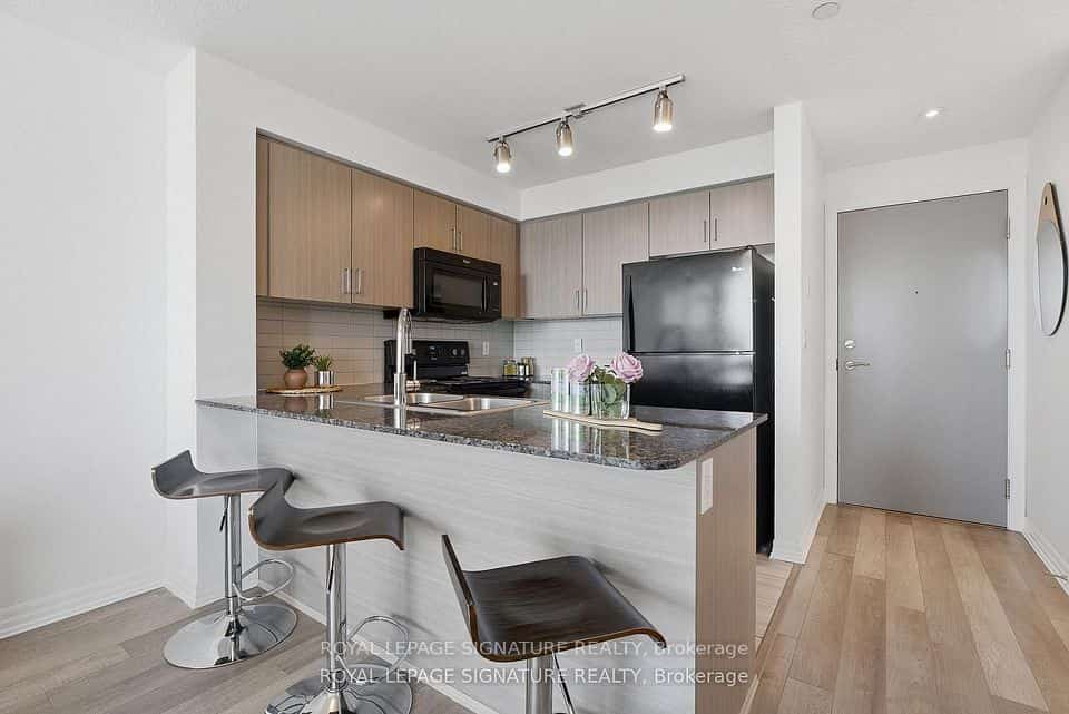 80 Esther Lorrie Drive #1116, Toronto, ON M9W 0C6